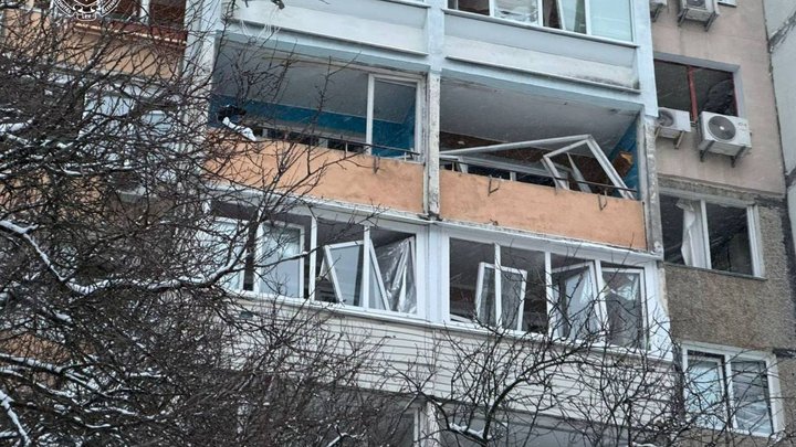 Внаслідок атаки РФ у Києві поранені двоє жінок, в області — чоловік. Спалахнули пожежі, є пошкодження будівель