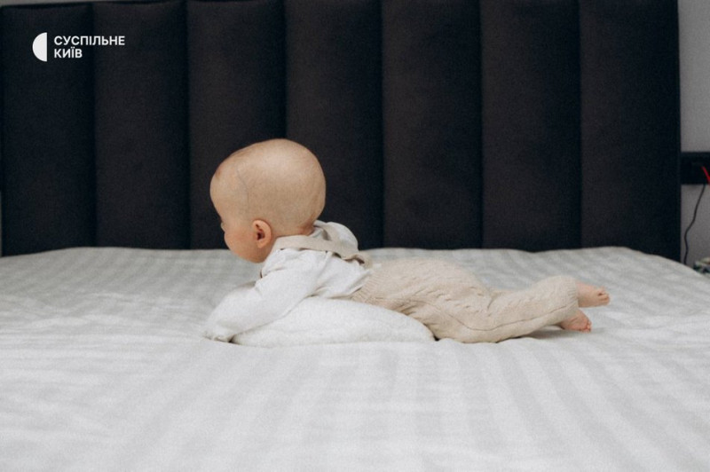 "Він міг бути з мамою і татом, якби не шахед": як живе п'ятимісячний Назарчик, мати якого загинула через атаку на Київ