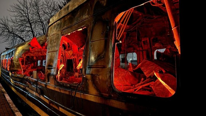 До четвертої річниці повномасштабного російського вторгнення Укрзалізниця представила символічну експозицію