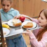 Безкоштовні гарячі обіди у школах України: що відомо про прогнраму для учнів