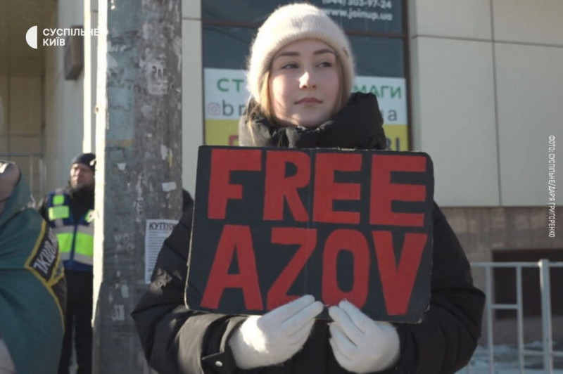 Наглядачі в неволі розповідають бійцям про акції: у Києві пройшов черговий захід на підтримку полонених