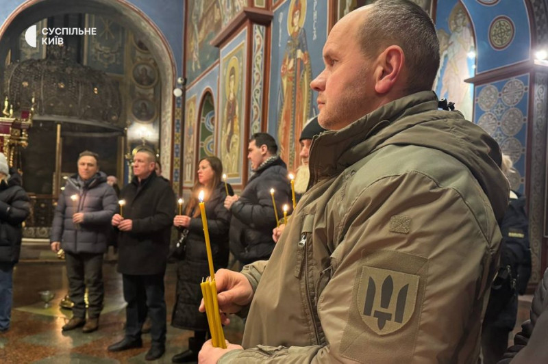 Героїв Небесної Сотні вшанували поминальним молебнем у Свято-Михайлівському соборі