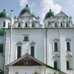 У Києві посадовець розтратив "диявольське число" на ремонті монастиря: деталі та фото