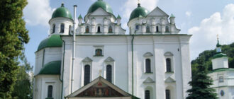 У Києві посадовець розтратив "диявольське число" на ремонті монастиря: деталі та фото