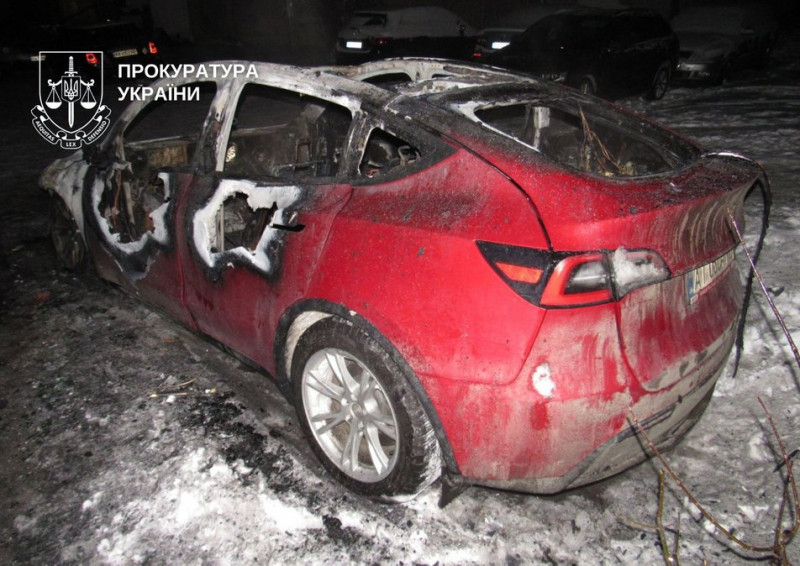 Палили Tesla на замовлення спецслужб РФ: серед підозрюваних є неповнолітня