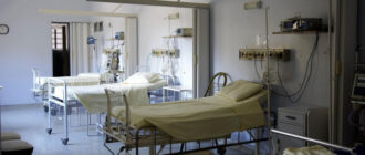 "Кардіограма показує ледве не інфаркт": у київській поліклініці на Бориспільській пацієнтів приймають за -1°C