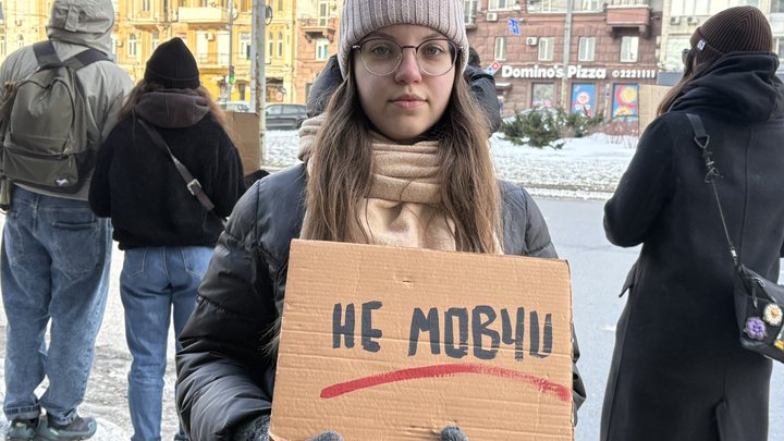 "Не дай світу забути про них": у Києві відбулася щонедільна акція на підтримку полонених та безвісти зниклих воїнів