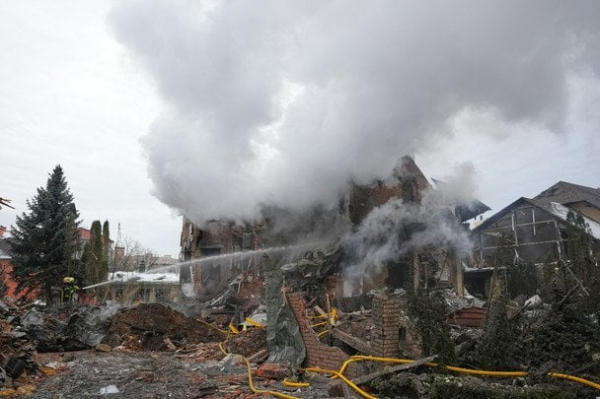 Замість будинків - руїни та завали: наслідки атаки по Києву у фото
Замість будинків - руїни та завали: наслідки атаки по Києву у фото
