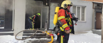 Пожежа на Печерську: в Києві через генератор спалахнув салон краси (фото)