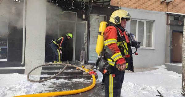 
 Пожежа на&nbsp;Печерську: в&nbsp;Києві через генератор спалахнув салон краси (фото)
 