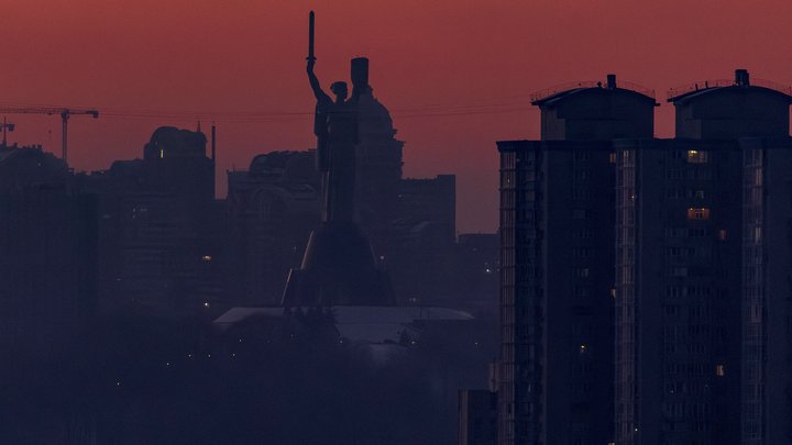 Найближчі кілька діб будуть складними: у Києві світло в домівки можливо подавати лише на 1,5-2 години на день