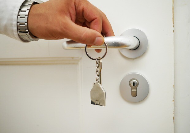 Новий дім для ВПО: Мінрозвитку назвало регіони, де переселенцям віддадуть порожнє житло 