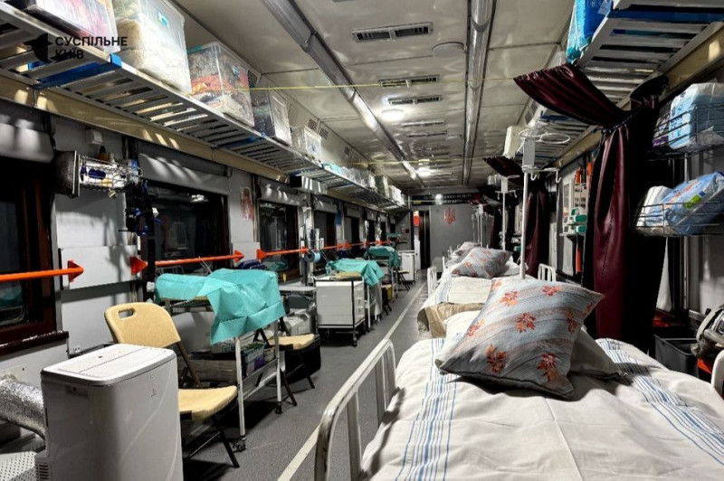 До четвертої річниці повномасштабного російського вторгнення Укрзалізниця представила символічну експозицію