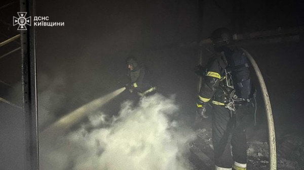 
 Після атаки РФ горять склади відомої шоколадної фабрики на Київщині (фото)
 