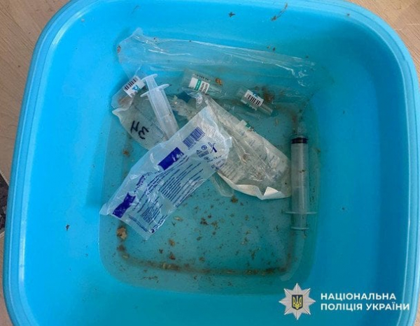 
 У&nbsp;Києві 4-річний хлопчик отруївся наркотиками: деталі трагедії (фото)
 