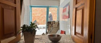 "Дякуємо Путіну, що звільнив від квартири й машини": що розповідають мешканці Солом'янського району Києва про атаку РФ