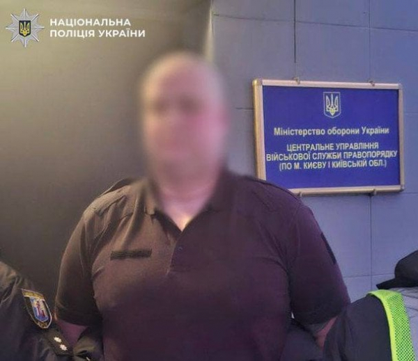 
 Висміював меморіал загиблих воїнів у Києві: що відомо про цинічного порушника (фото)
 