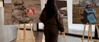 Фотовиставку "Жінки у розмінуванні" відкрили у столичній підземці