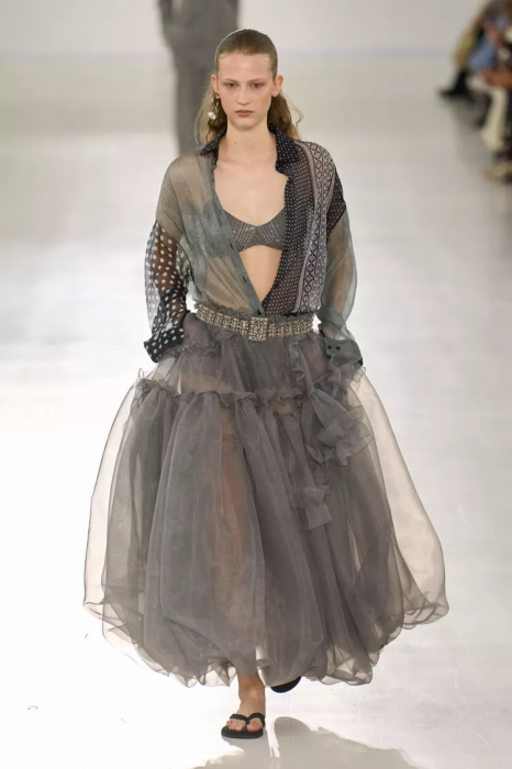 Элегантные серые платья из коллекции Ermanno Scervino.