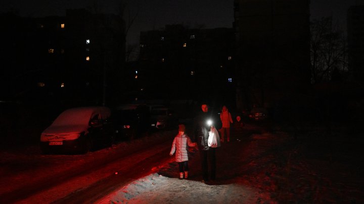 Найближчі кілька діб будуть складними: у Києві світло в домівки можливо подавати лише на 1,5-2 години на день