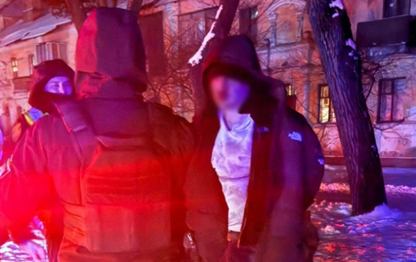 У Києві чоловік ножем понівечив обличчя підлітку