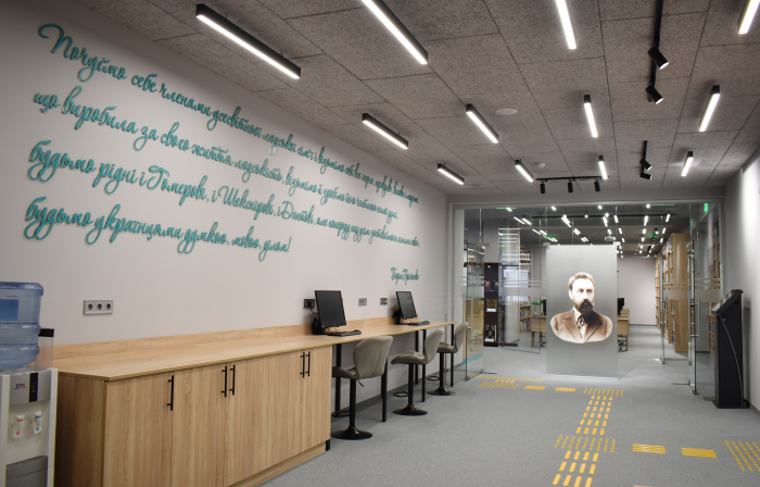 В Киеве в университете Гринченко открыли обновлённую безбарьерную библиотеку.