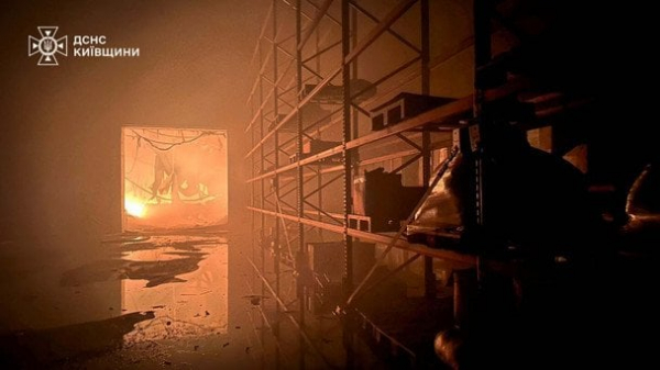 
 Після атаки РФ горять склади відомої шоколадної фабрики на Київщині (фото)
 