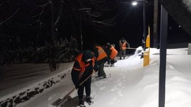 
 Київ замело "по&nbsp;вуха": сніговий шторм паралізував траси, авто зносить з&nbsp;доріг (фото, відео)
 