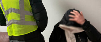 В Києві чоловік "полював" на неповнолітніх дівчат: поліція оприлюднила шокувальні деталі