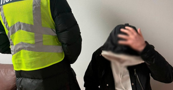 
 В Києві чоловік "полював" на неповнолітніх дівчат: поліція оприлюднила шокувальні деталі
 