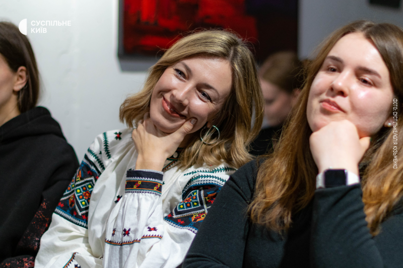 "Важлива тільки метаромантика": військові в Києві читали поезію бойового досвіду та розказали про новий літнапрям