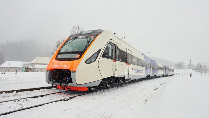До четвертої річниці повномасштабного російського вторгнення Укрзалізниця представила символічну експозицію