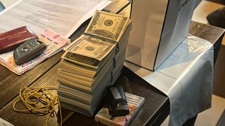 68 тисяч доларів за зняття з розшуку та відстрочку від мобілізації: співробітника СБУ підозрюють у хабарництві