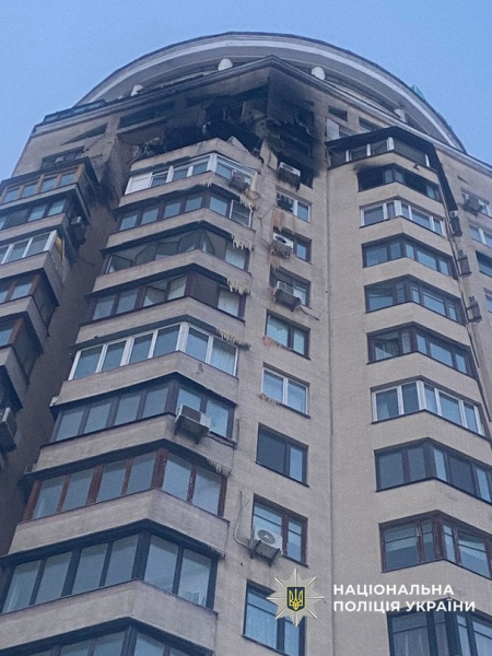 Атака на Київ: кількість постраждалих знову збільшилась, поліція оприлюднила шокувальні фото
Атака на Київ: кількість постраждалих знову збільшилась, поліція оприлюднила шокувальні фото