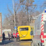 У Києві на Кільцевій дорозі маршрутка зіткнулася з фурою: є постраждалі (фото)