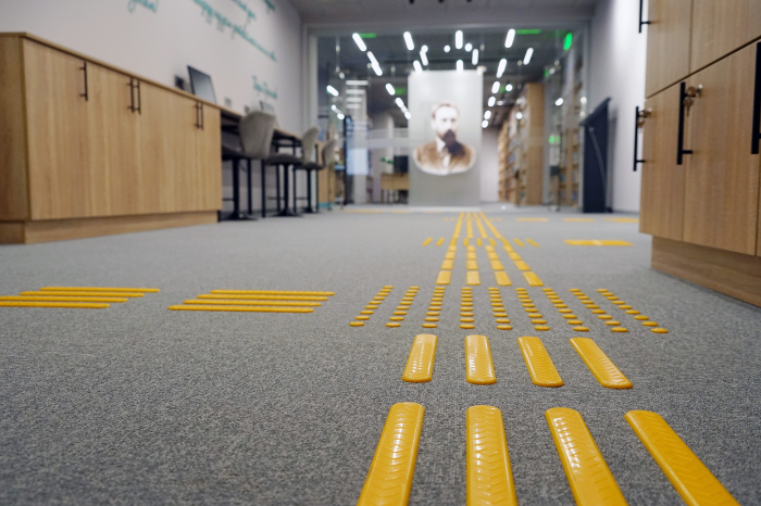 В Киеве в университете Гринченко открыли обновлённую безбарьерную библиотеку.