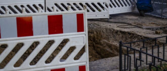 У Києві частина вулиці пішла під землю: що сталося