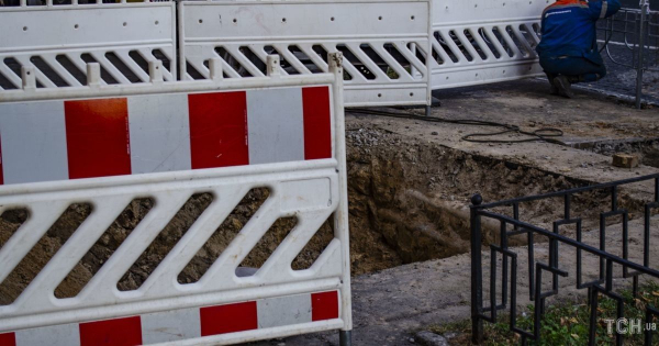 
 У&nbsp;Києві частина вулиці пішла під землю: що&nbsp;сталося
 