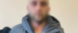 У Києві затримали іноземця, який в готелі побив чоловіка до втрати ока