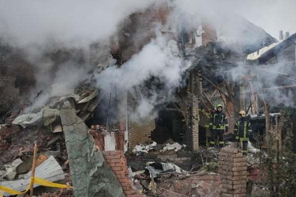 Замість будинків - руїни та завали: наслідки атаки по Києву у фото
Замість будинків - руїни та завали: наслідки атаки по Києву у фото