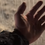 Під час гасіння пожежі в Києві вода перетворювалася на заметіль: рятувальники показали унікальне відео