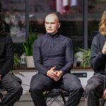 "Важлива тільки метаромантика": військові в Києві читали поезію бойового досвіду та розказали про новий літнапрям