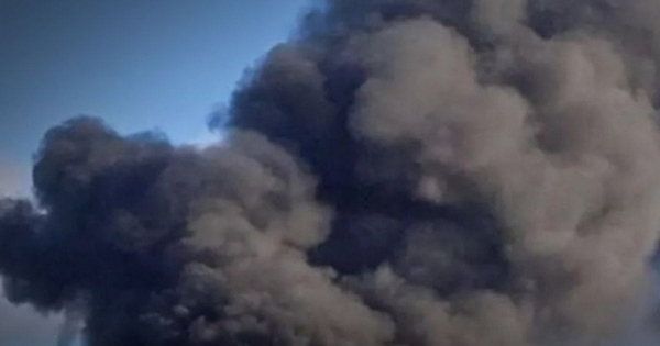  У Києві спалахнула пожежа на бульварі Верховної Ради: над будинками стовп диму (відео) 