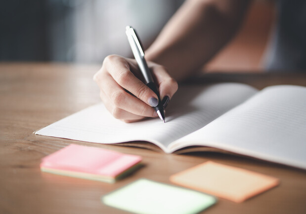 Отримай відповідь: в Україні вже діє виключно новий український правопис чи ще можна ще писати по-старому 