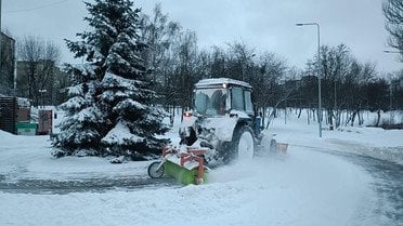 
 Київ замело "по&nbsp;вуха": сніговий шторм паралізував траси, авто зносить з&nbsp;доріг (фото, відео)
 