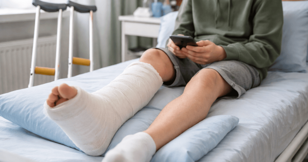 
 У&nbsp;Києві мати на&nbsp;2&nbsp;тижні покинула сина зі&nbsp;зламаною ногою: довела до&nbsp;анорексії
 