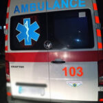 Бив ногами в живіт і лаявся: у Києві чоловік напав на лікарів швидкої, які рятували йому життя