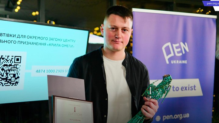 "Важлива тільки метаромантика": військові в Києві читали поезію бойового досвіду та розказали про новий літнапрям