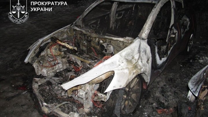 Палили Tesla на замовлення спецслужб РФ: серед підозрюваних є неповнолітня