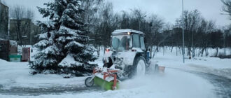 Київ замело "по вуха": сніговий шторм паралізував траси, авто зносить з доріг (фото, відео)
